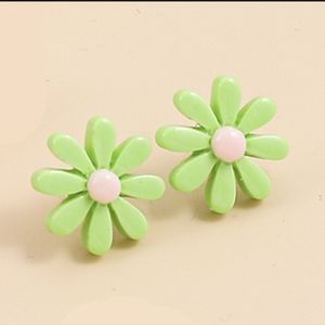 UHAVIT Personalized Daisy Earrings